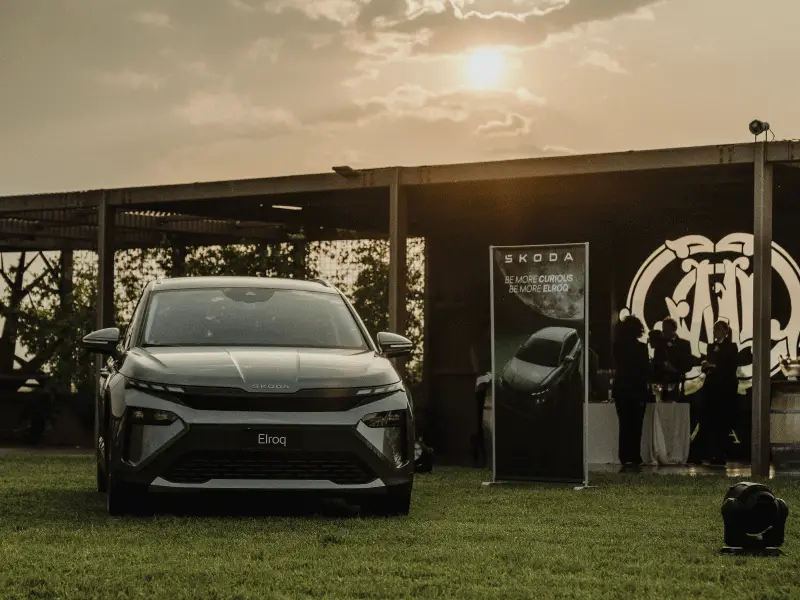Skoda Elorq Suv Elettrico su prato verde durante un evento