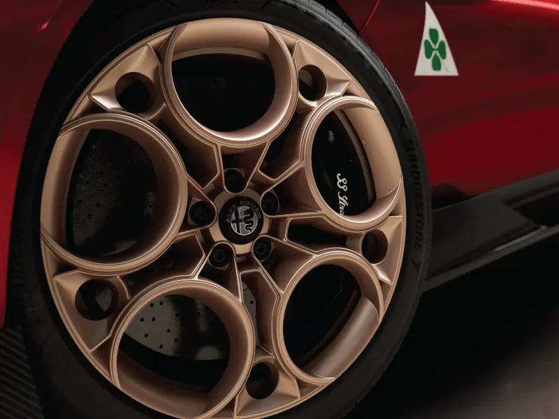 Immagine Il Quadrifoglio Alfa Romeo: Storia e Leggenda senza tempo